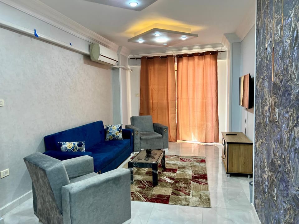 Communal lounge/ TV room, TV and multimedia, Living room, Seating area, air conditioner