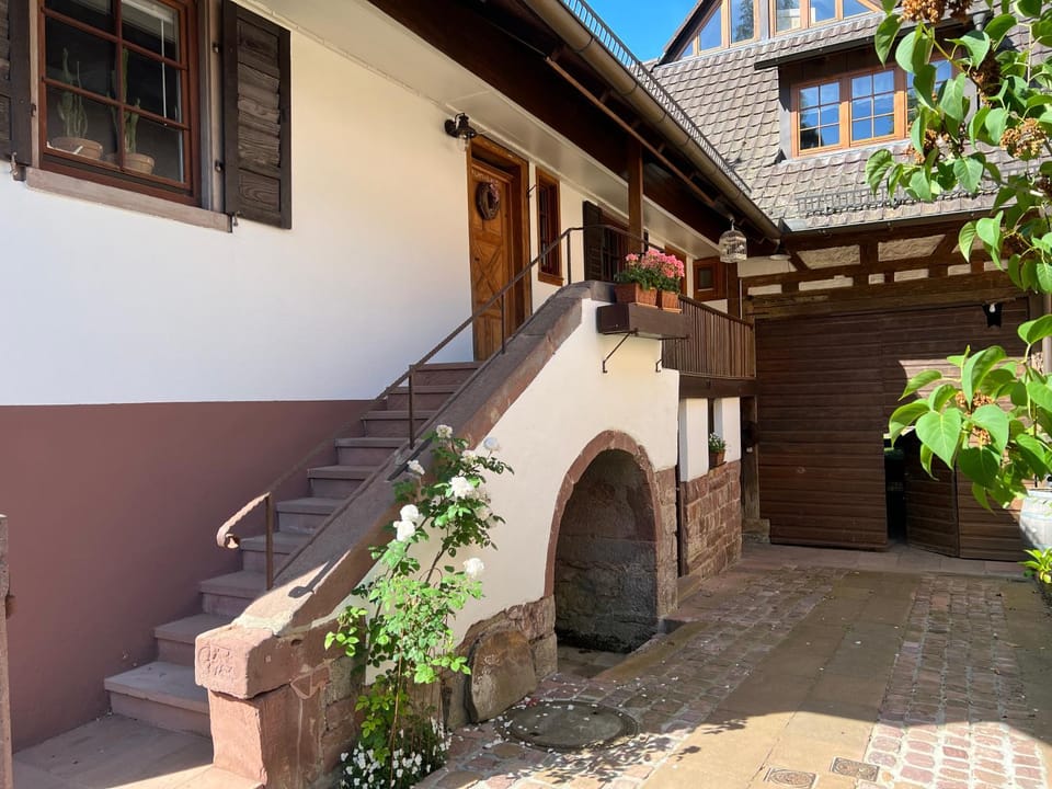 Property building, Facade/entrance