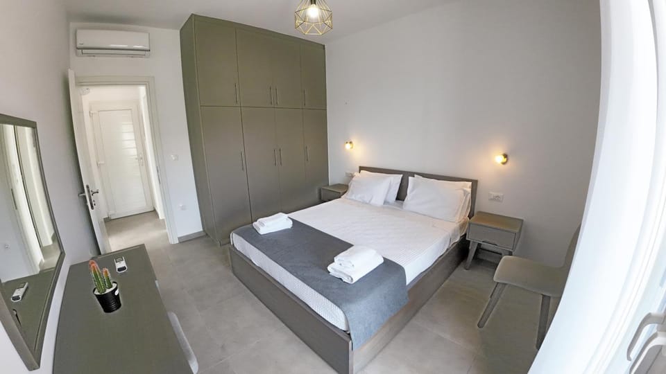 Bed, Photo of the whole room, Bedroom, towels, wardrobe, air conditioner
