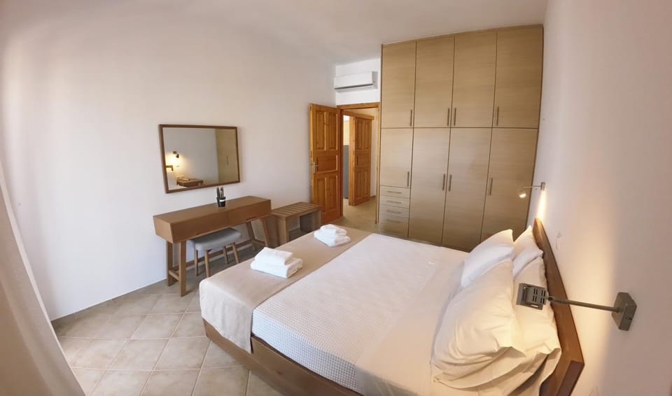 Bed, Photo of the whole room, Bedroom, towels, wardrobe