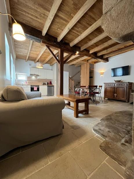Living room, pet friendly