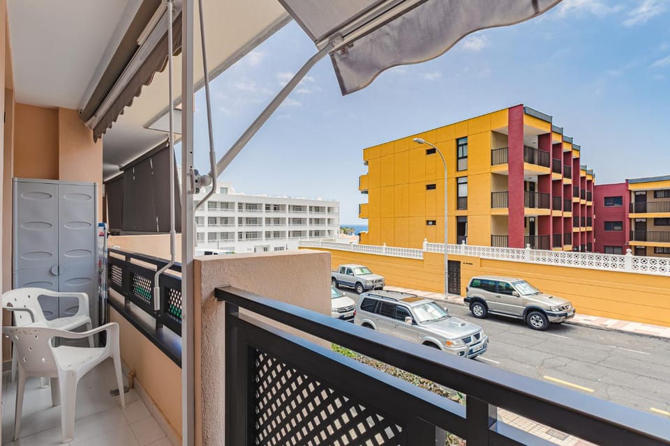 Balcony/Terrace, Street view
