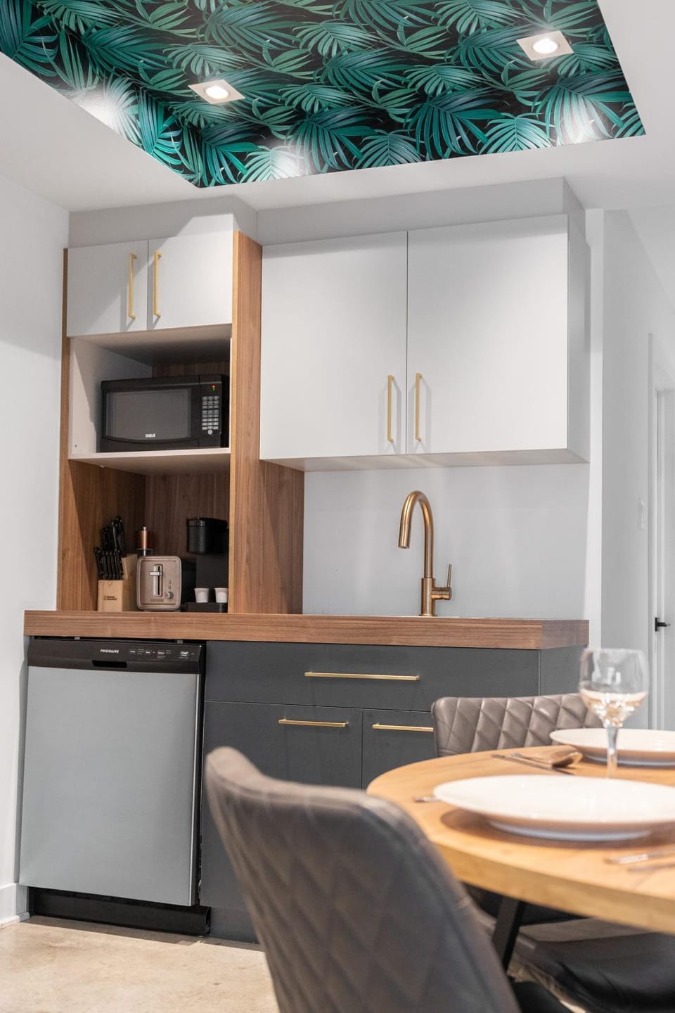 Kitchen or kitchenette