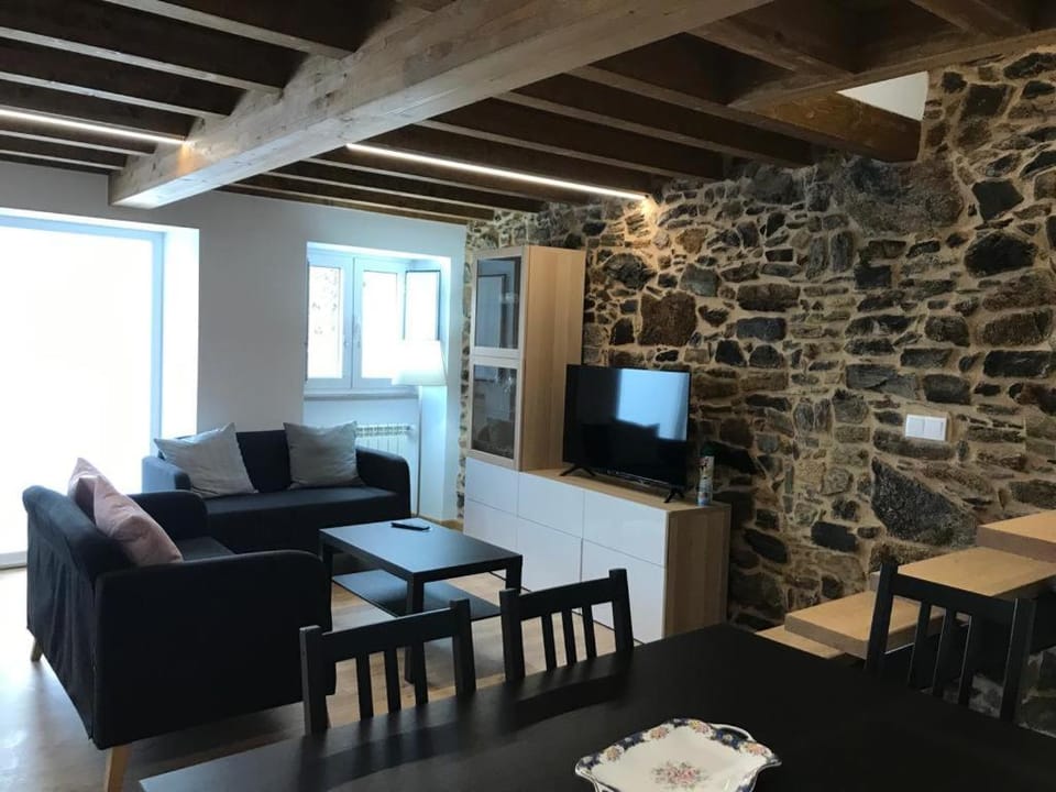 Communal lounge/ TV room, TV and multimedia, Living room, Dining area, Evening entertainment