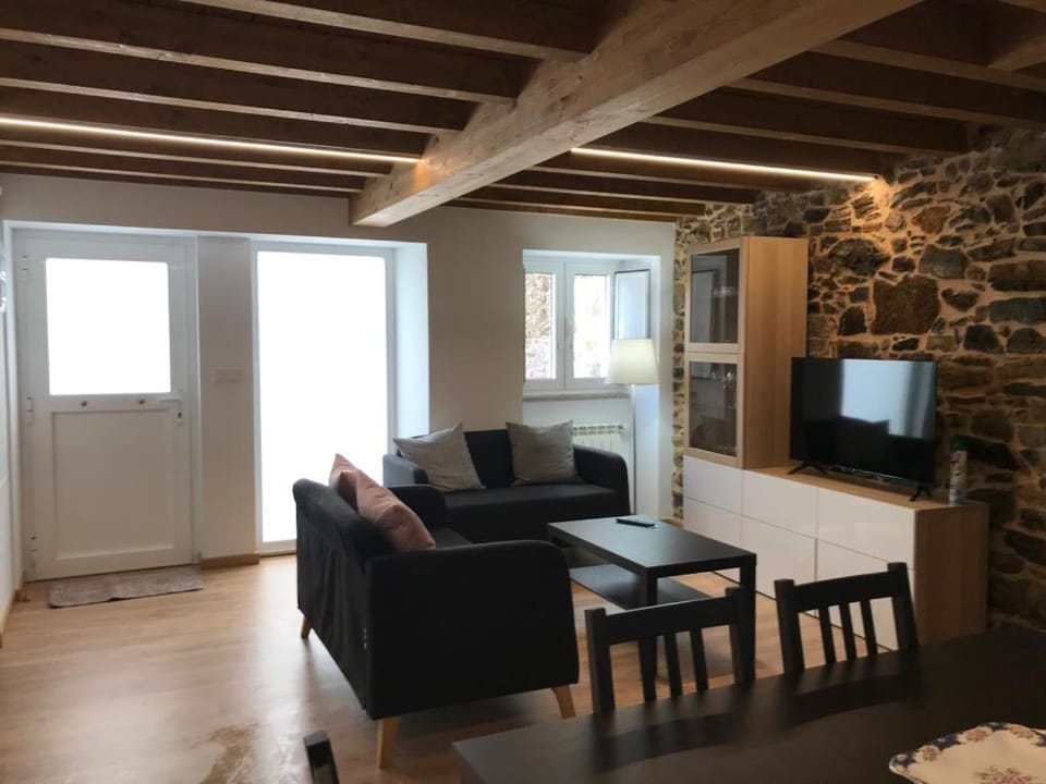 Communal lounge/ TV room, TV and multimedia, Living room, Dining area, Evening entertainment