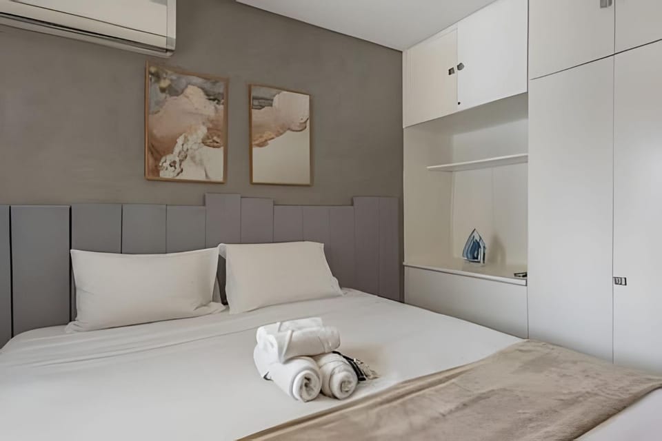 Bed, Photo of the whole room, Bedroom, towels, wardrobe