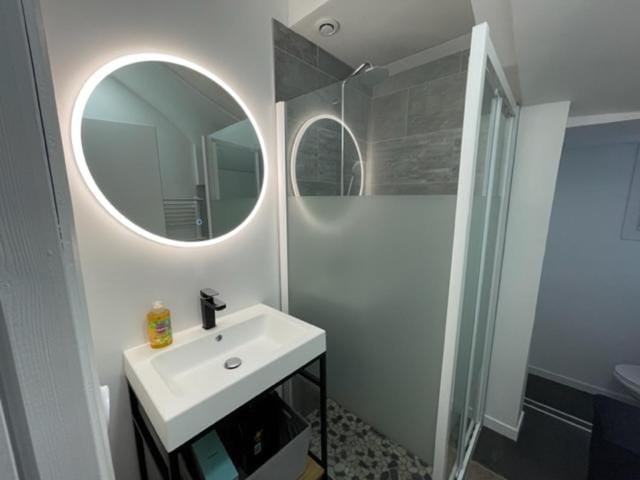 Shower, Bathroom