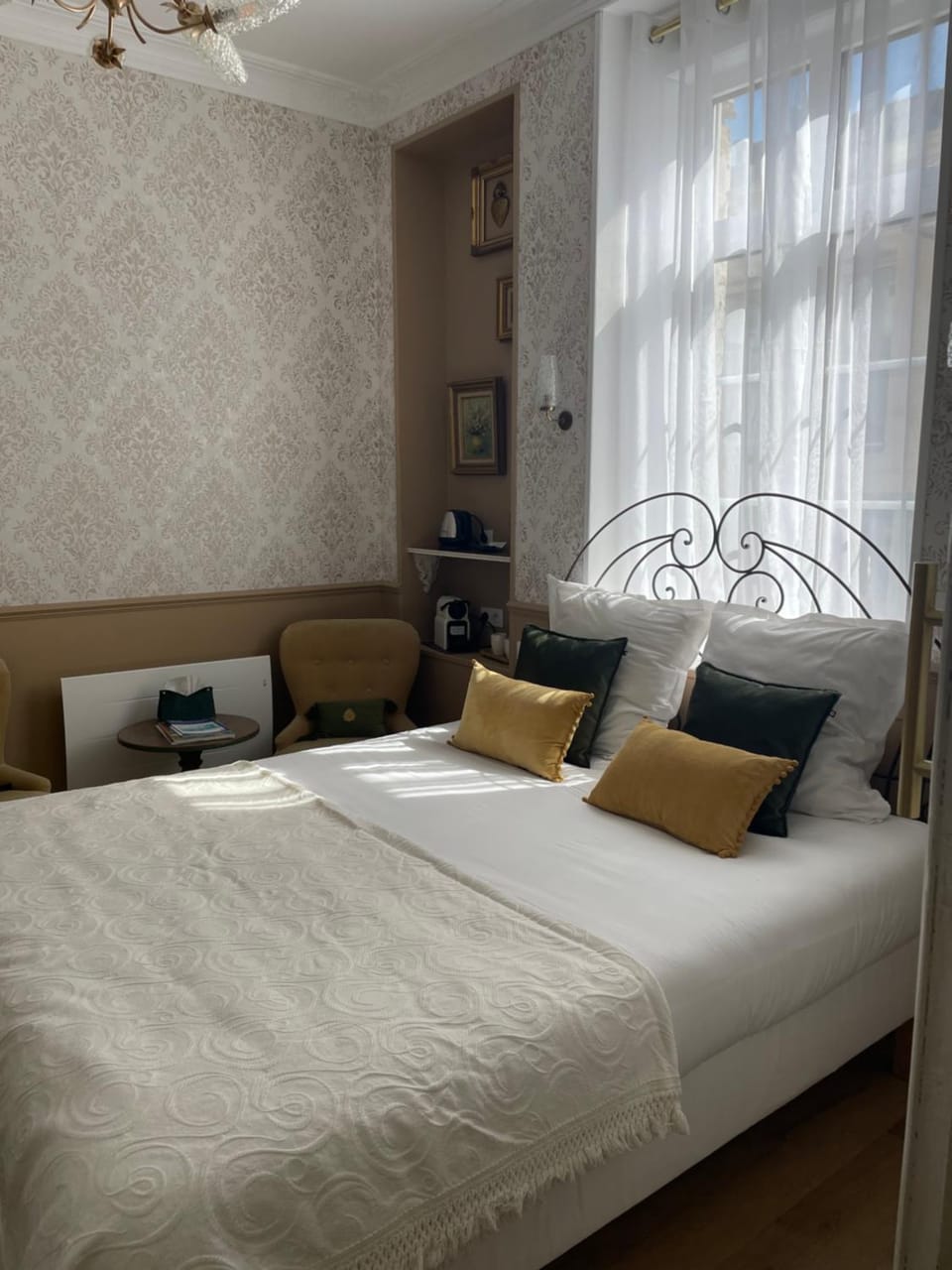 Bed, Photo of the whole room