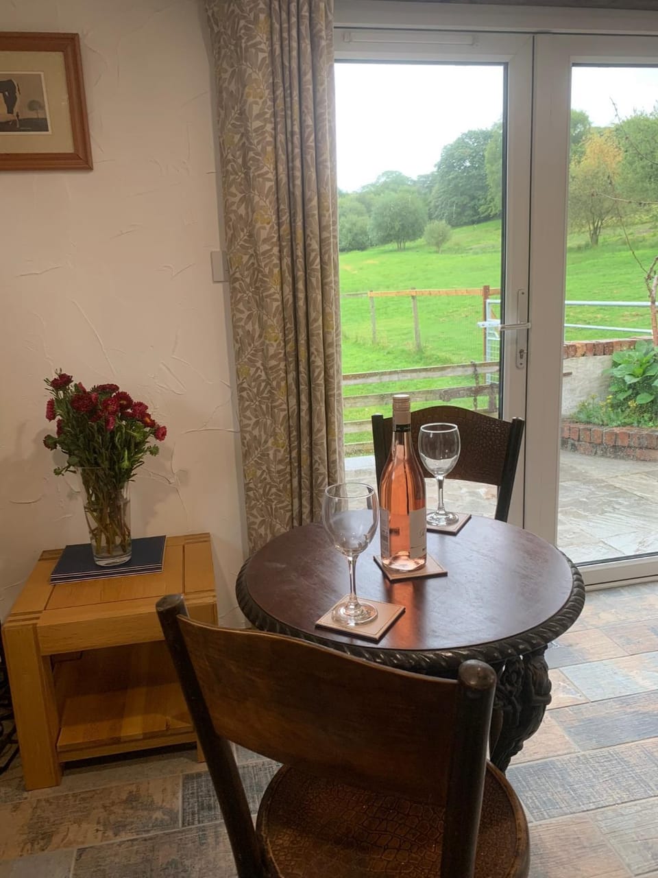 Coffee/tea facilities, Dining area, Drinks, Alcoholic drinks