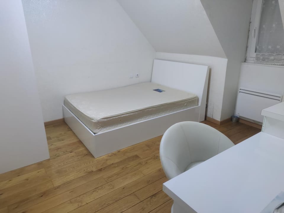 Chambre privée à Bobigny -Salle de bain et toilettes communes, pas de cuisine, check-in après 19h Vacation rental in Île-de-France
