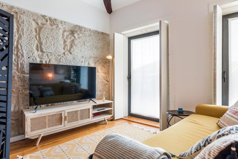 Communal lounge/ TV room, TV and multimedia, Living room, Seating area, Evening entertainment