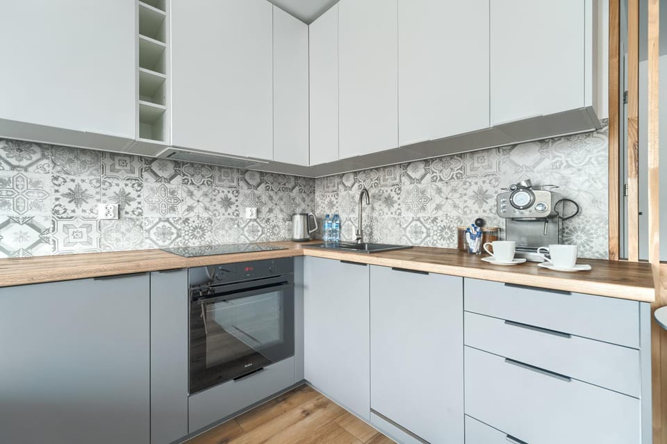 Coffee/tea facilities, Kitchen or kitchenette, dishwasher, stove