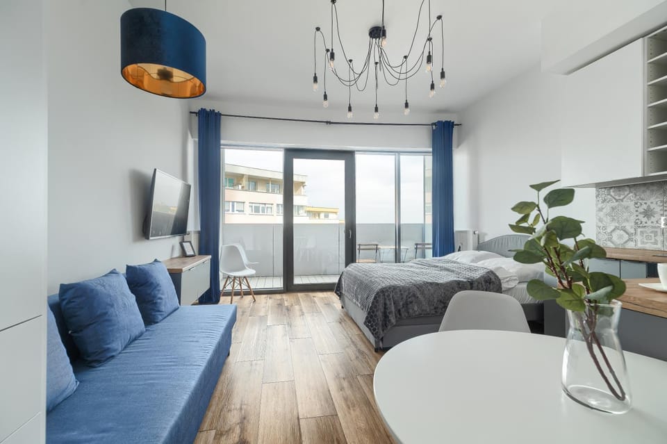 Bed, TV and multimedia, Living room, Photo of the whole room, Seating area, Bedroom