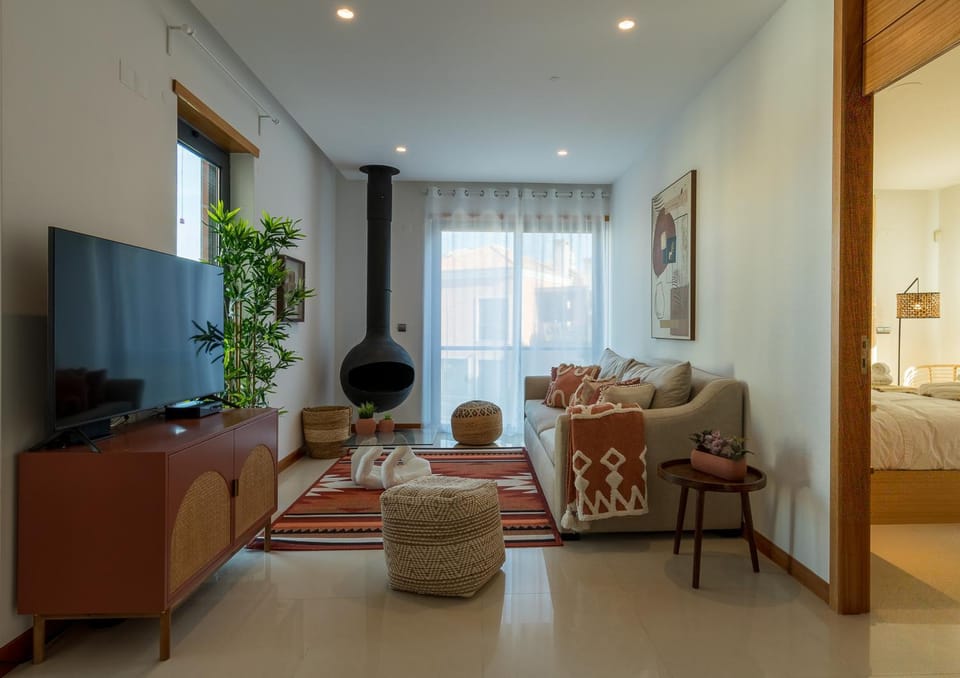 Communal lounge/ TV room, TV and multimedia, Living room, Seating area, Evening entertainment