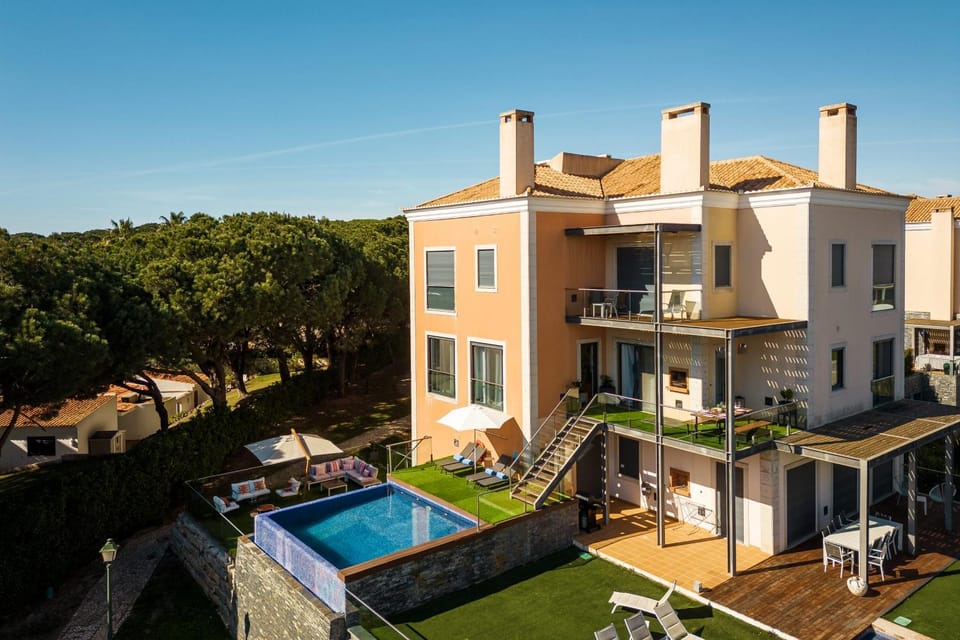 Property building, Day, Garden view, Pool view, Swimming pool