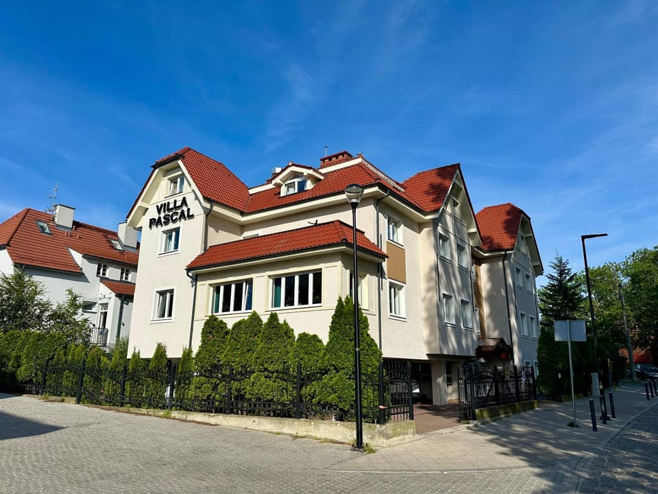 Property building, Facade/entrance, Day