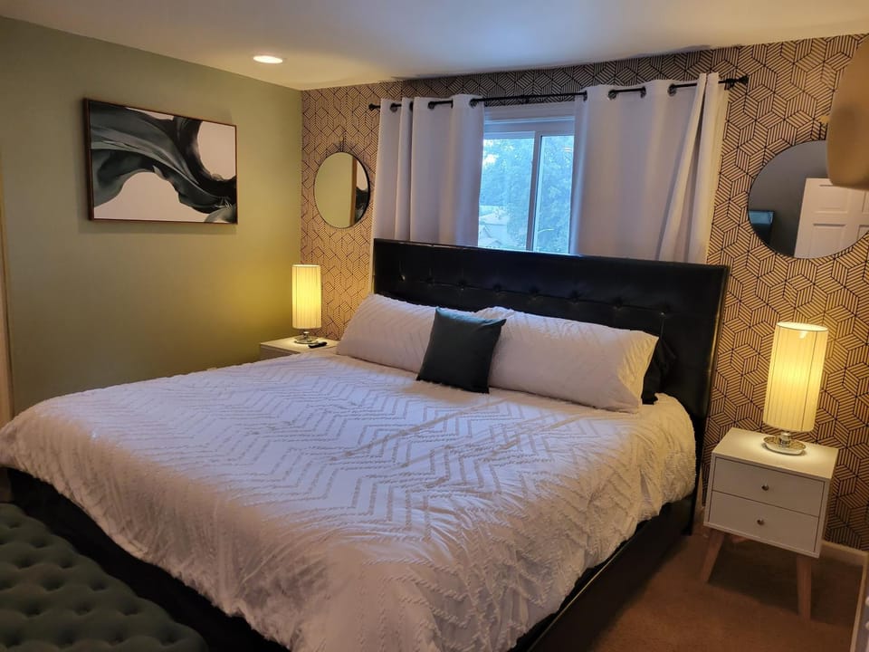 Photo of the whole room, Bedroom