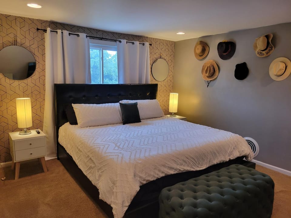 Photo of the whole room, Bedroom