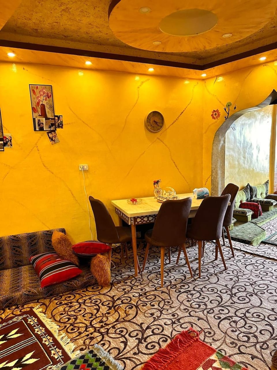 Living room, Seating area, Dining area