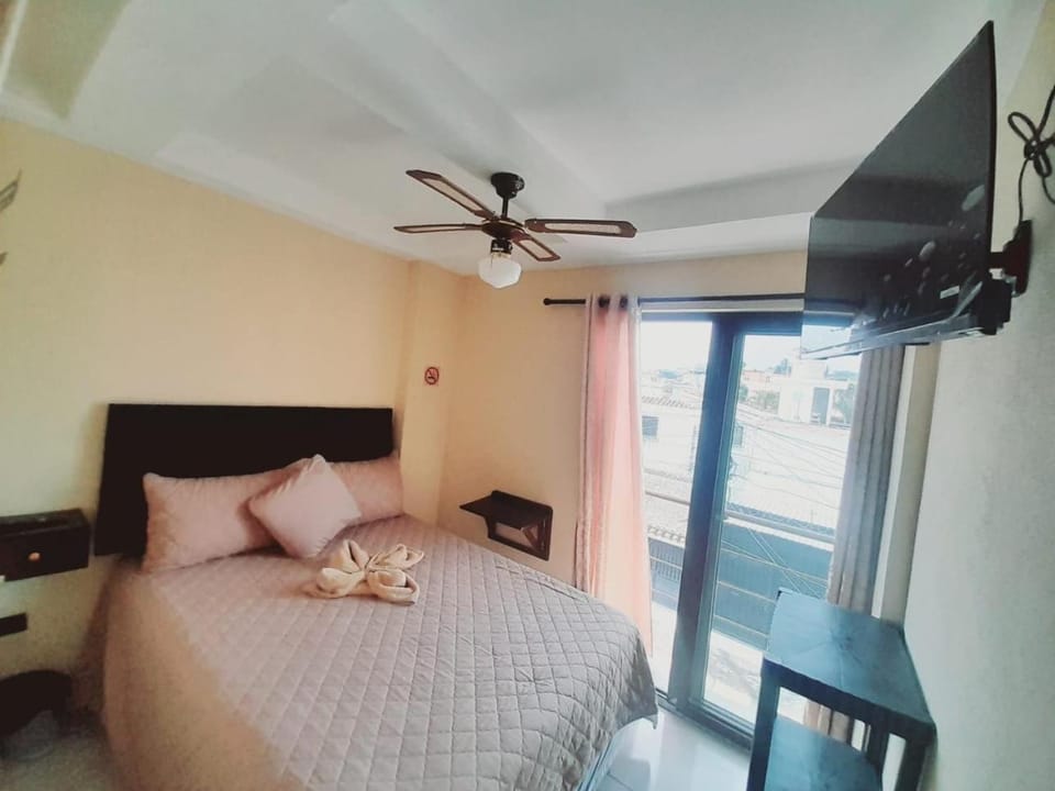 TV and multimedia, Balcony/Terrace, Photo of the whole room, City view, Parking