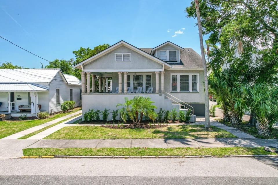 Old Mission Manor - Chic 2br 1ba Apartment - Sleeps 6 - Pool Table - 15 Min Walk to Downtown Apartment in Saint Augustine