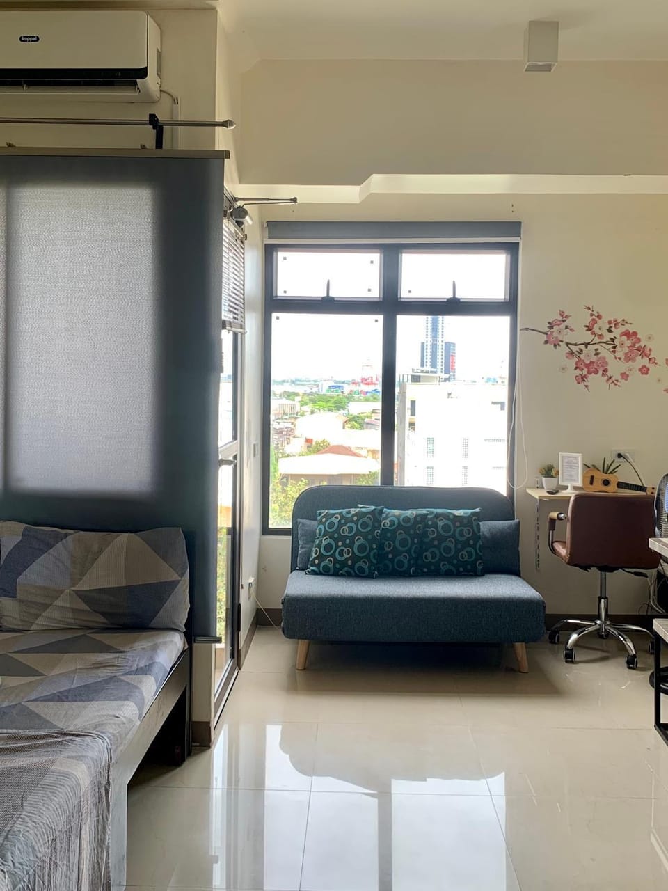 Bed, Seating area, Bedroom