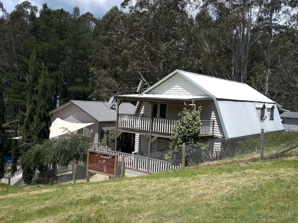 Property building, Garden, Balcony/Terrace