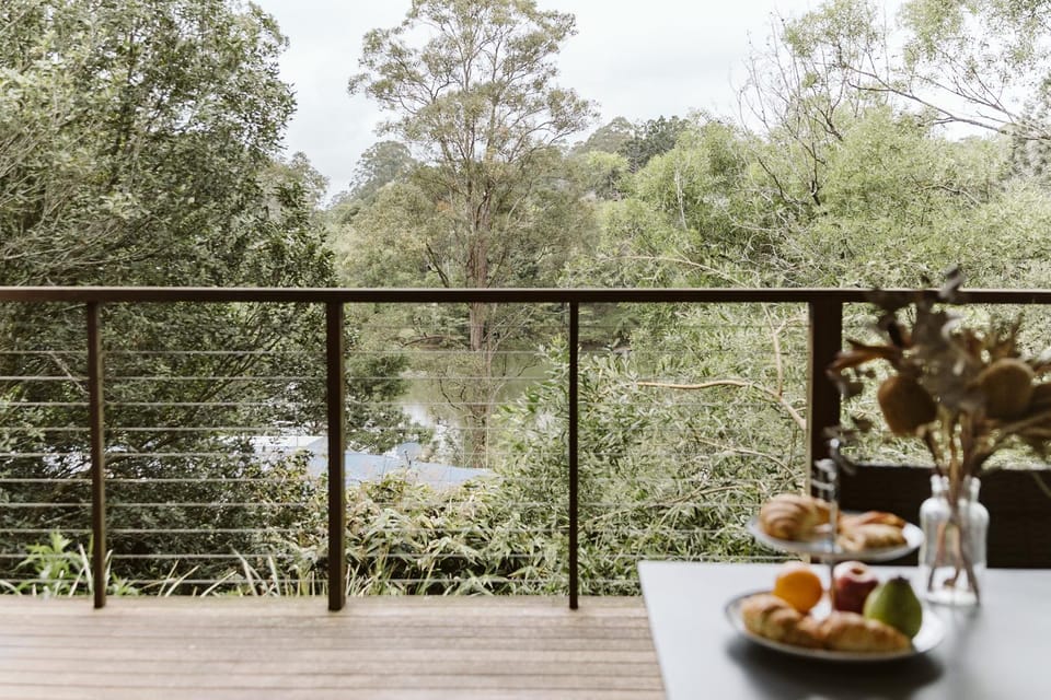 Day, Natural landscape, Garden, View (from property/room), Balcony/Terrace, Food and drinks, Dining area, Food, Garden view, Lake view, Breakfast