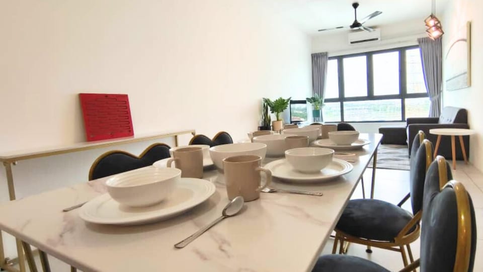Coffee/tea facilities, Living room, Seating area, Dining area