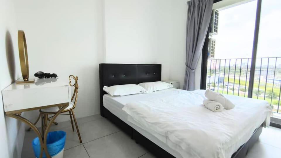 Bed, View (from property/room), Balcony/Terrace, Photo of the whole room, Bedroom, towels