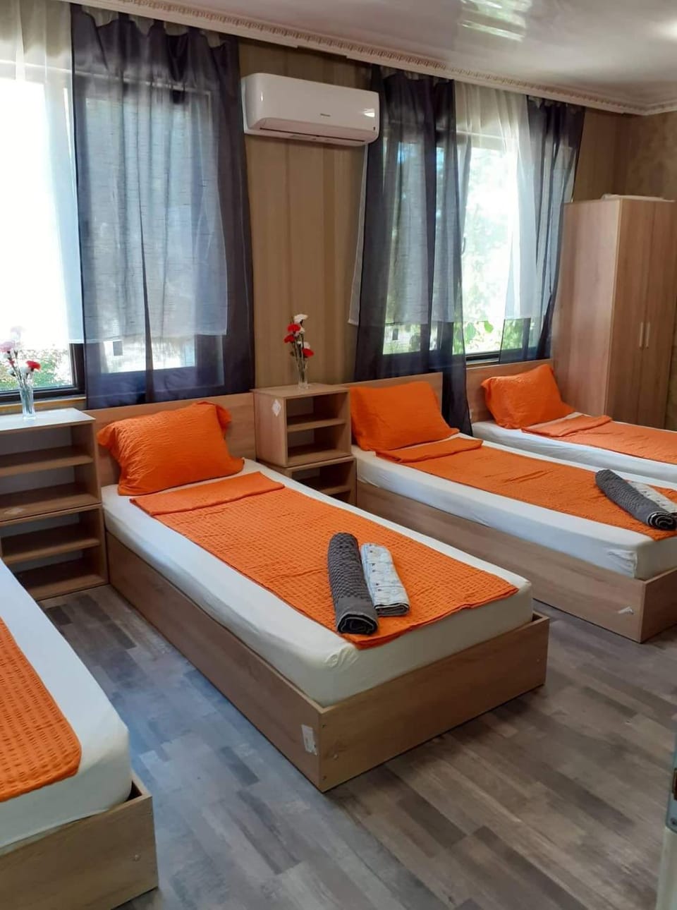 Bed, Photo of the whole room, air conditioner