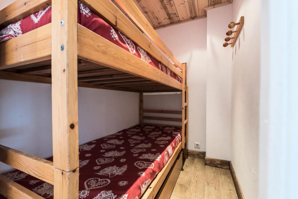 Résidence Hauts Lieux - Grand studio cabine au centre de Tignes Le Lac MAE-7414 Cabin in Tignes