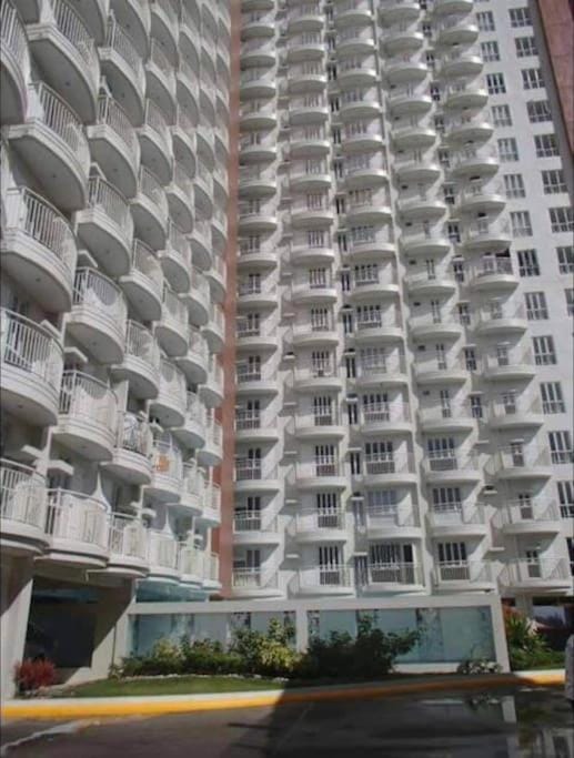 Property building, View (from property/room), Balcony/Terrace, City view, Parking