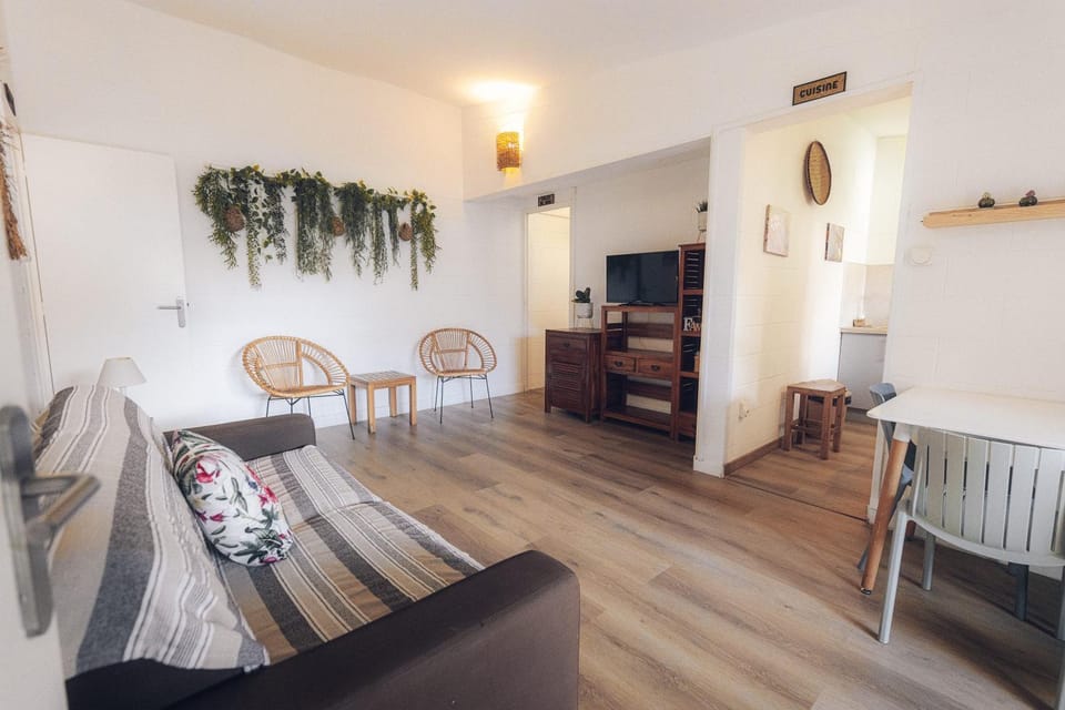 TV and multimedia, Living room, Dining area
