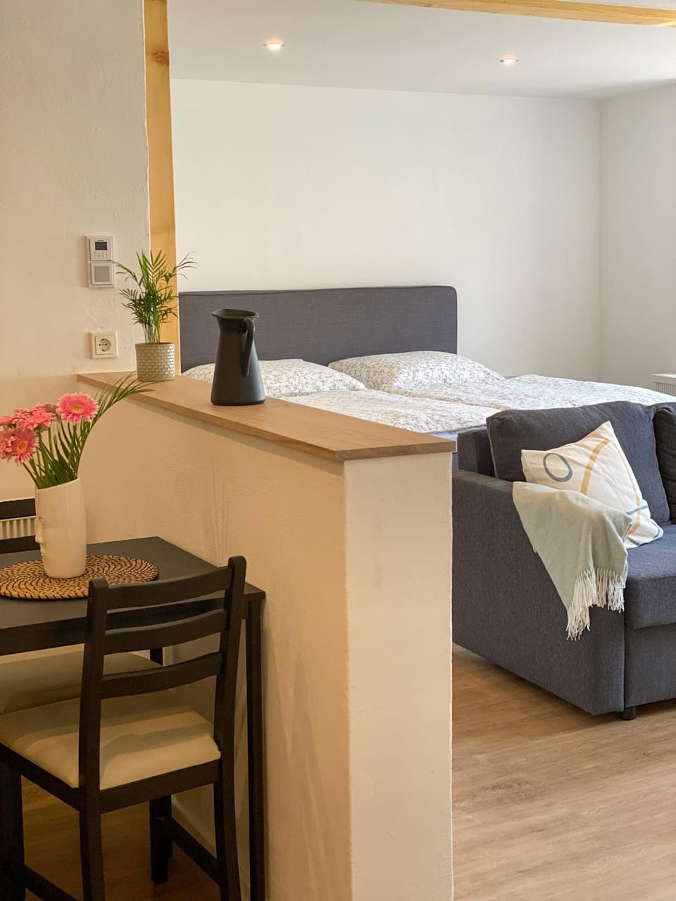 Bed, Photo of the whole room, Dining area, Bedroom