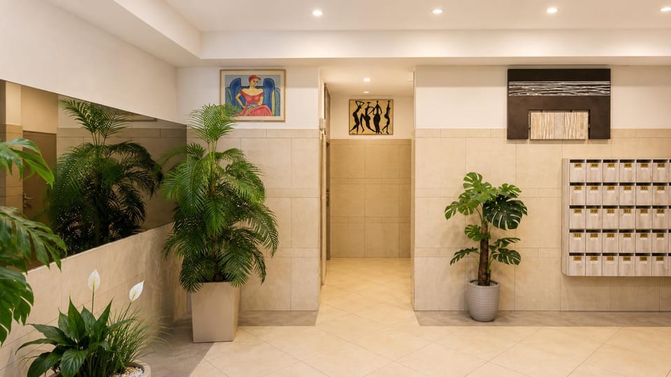 Lobby or reception, elevator