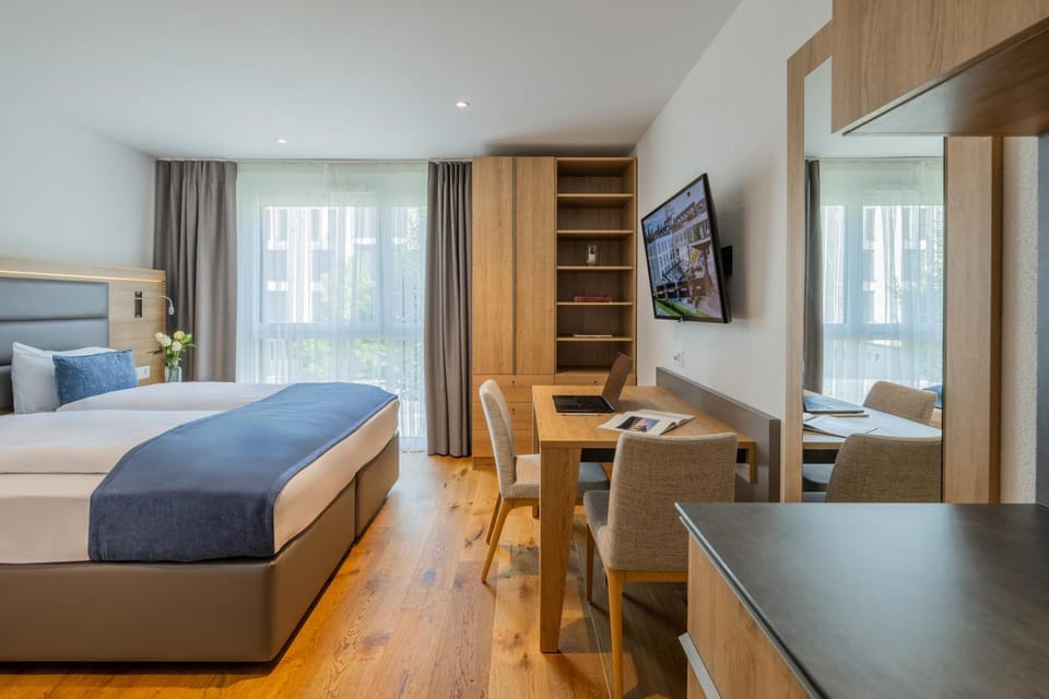 Bed, Kitchen or kitchenette, Bedroom