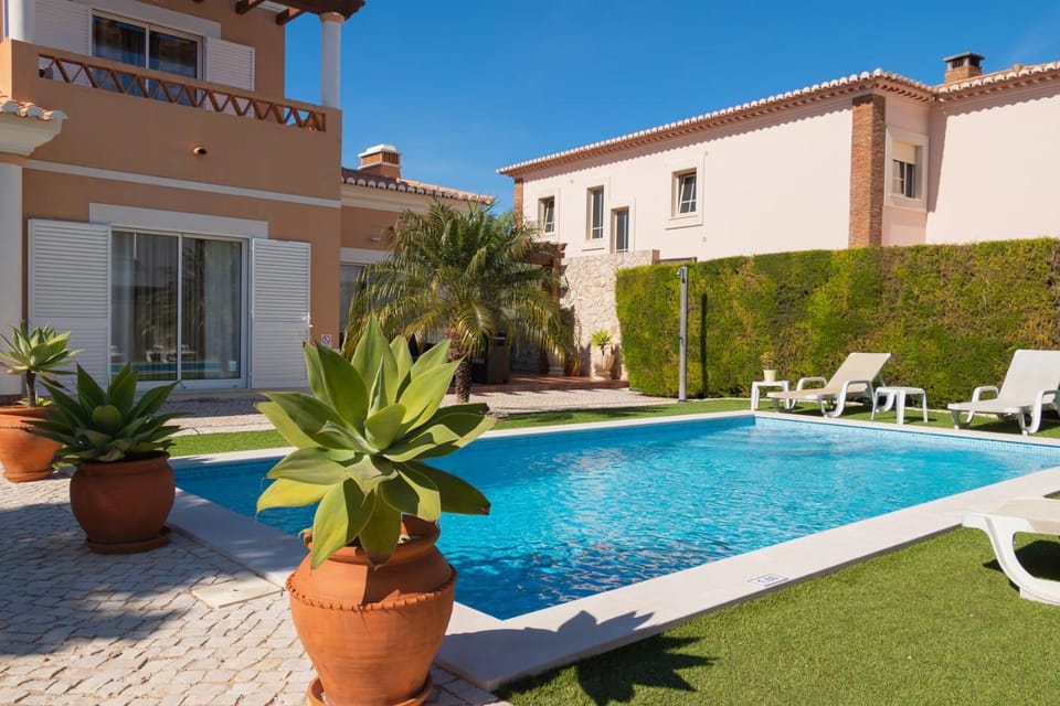 Property building, Patio, Garden, Garden view, Pool view, Swimming pool, sunbed