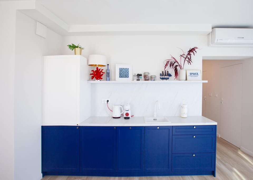 Coffee/tea facilities, Kitchen or kitchenette, dishwasher, minibar, washing machine, air conditioner