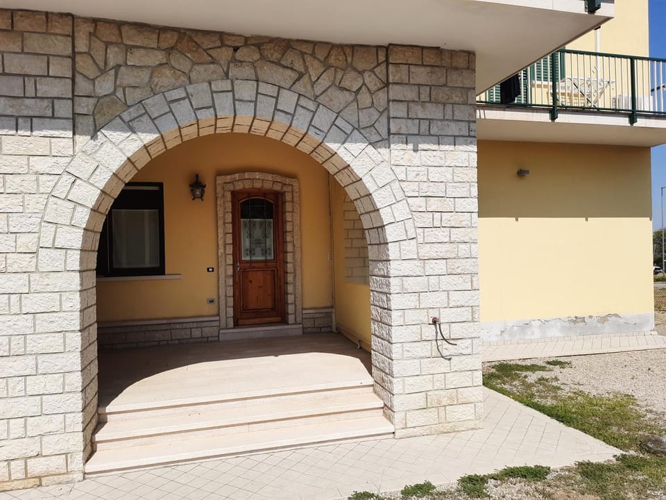Patio, Facade/entrance