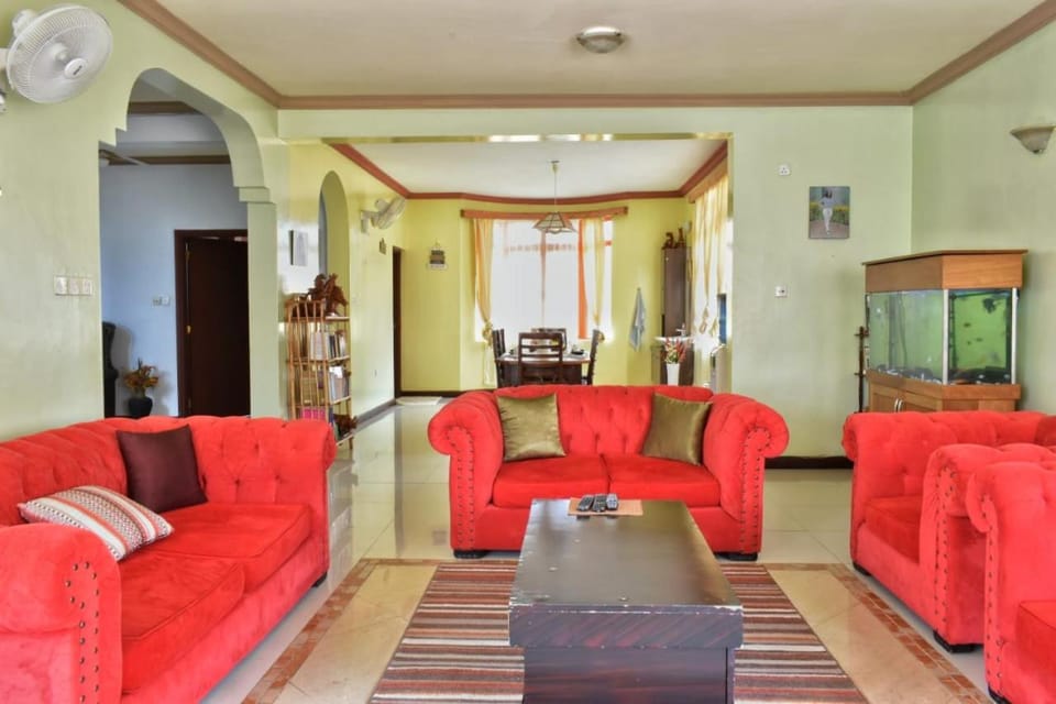 Communal lounge/ TV room, TV and multimedia, Living room, Seating area, Evening entertainment