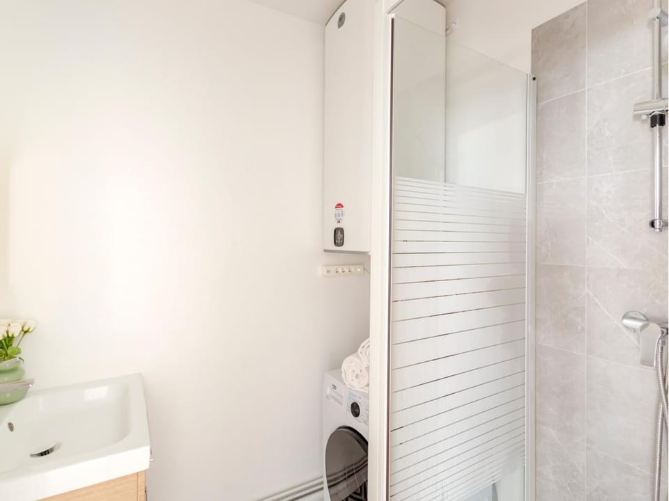 Shower, Bathroom, washing machine