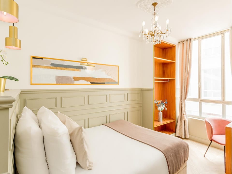 Bed, Seating area, Bedroom