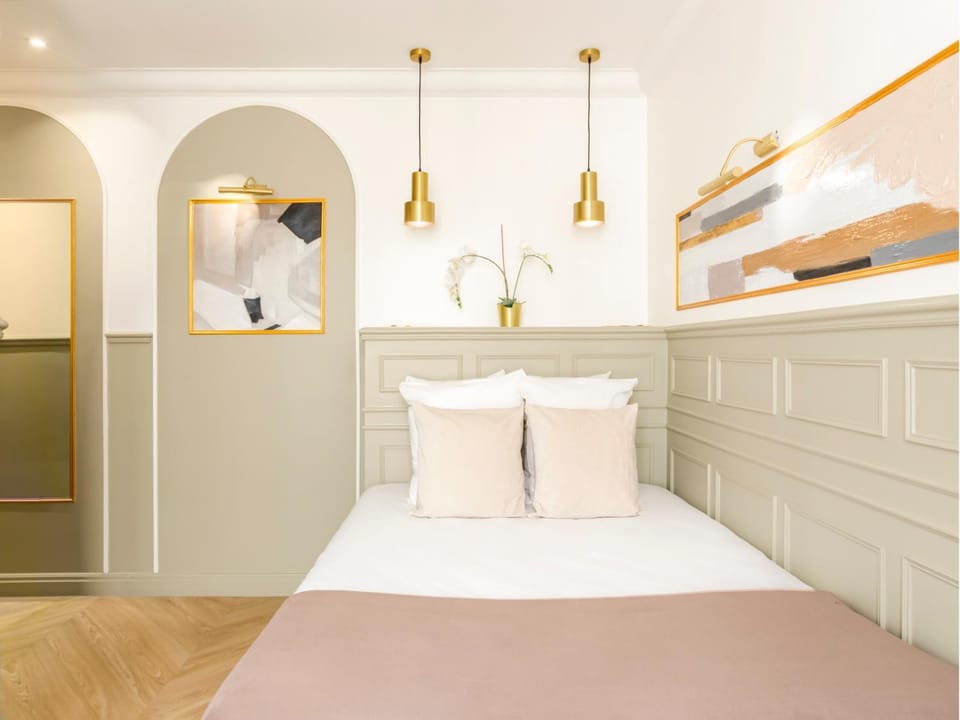 Bed, Photo of the whole room, Bedroom