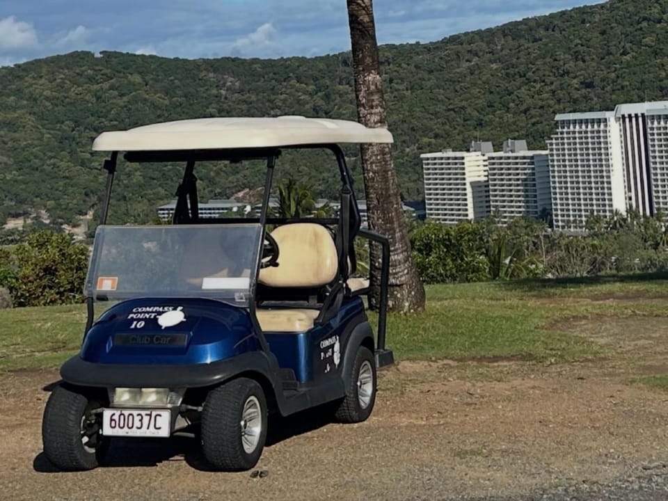 Family Island Dream Escape at Compass Point 10 Hamilton Island, 3BR Villa with Buggy Apartment in Whitsundays