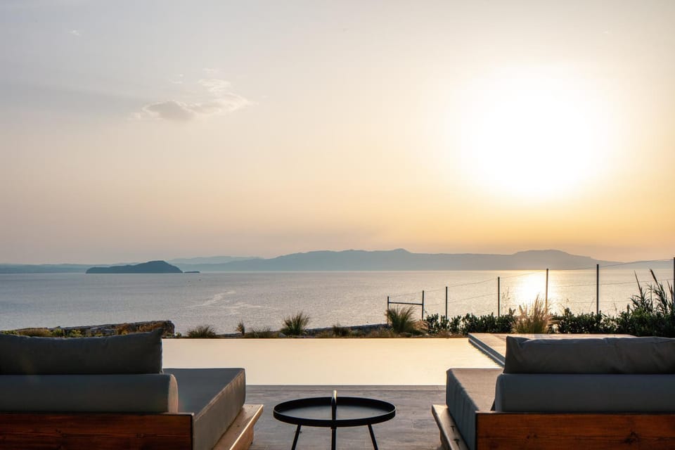 Sea view, Swimming pool, sunbed