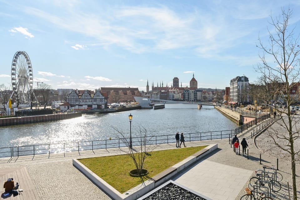 Nearby landmark, Day, People, City view, River view, Area and facilities
