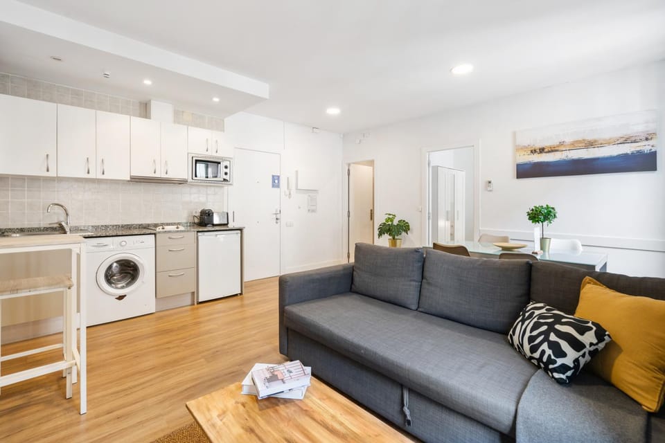 Kitchen or kitchenette, Living room, minibar, washing machine