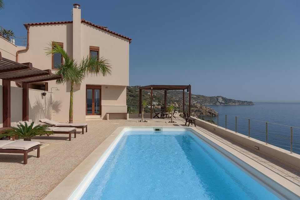 Property building, Sea view, Sea view, Swimming pool