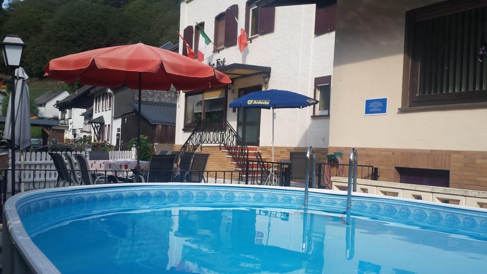 Swimming pool, Swimming pool